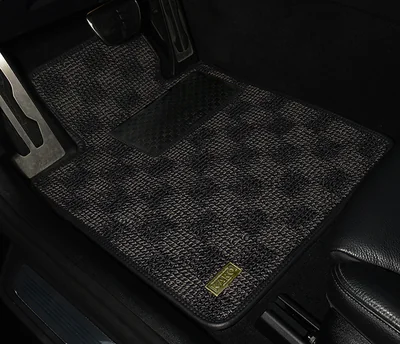 Gran' WOOLY prime installed in a vehicle in Dark Gray